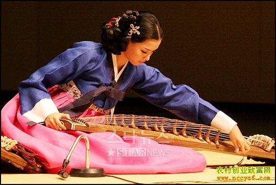 ٤��������